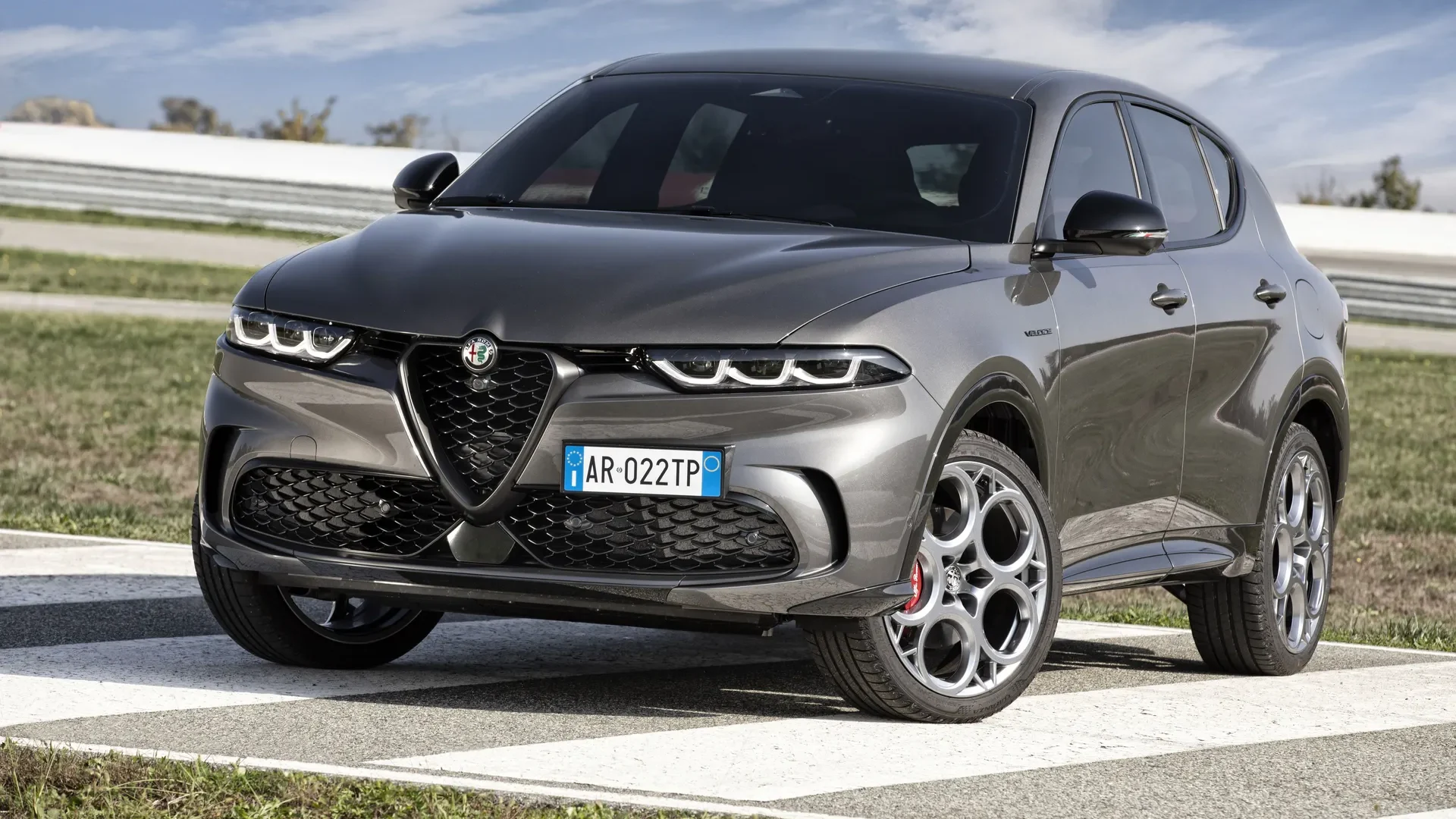El nuevo Alfa Romeo Tonale Plug-in Hybrid Q4 ofrece 80 kilómetros de autonomía eléctrica para la ciudad