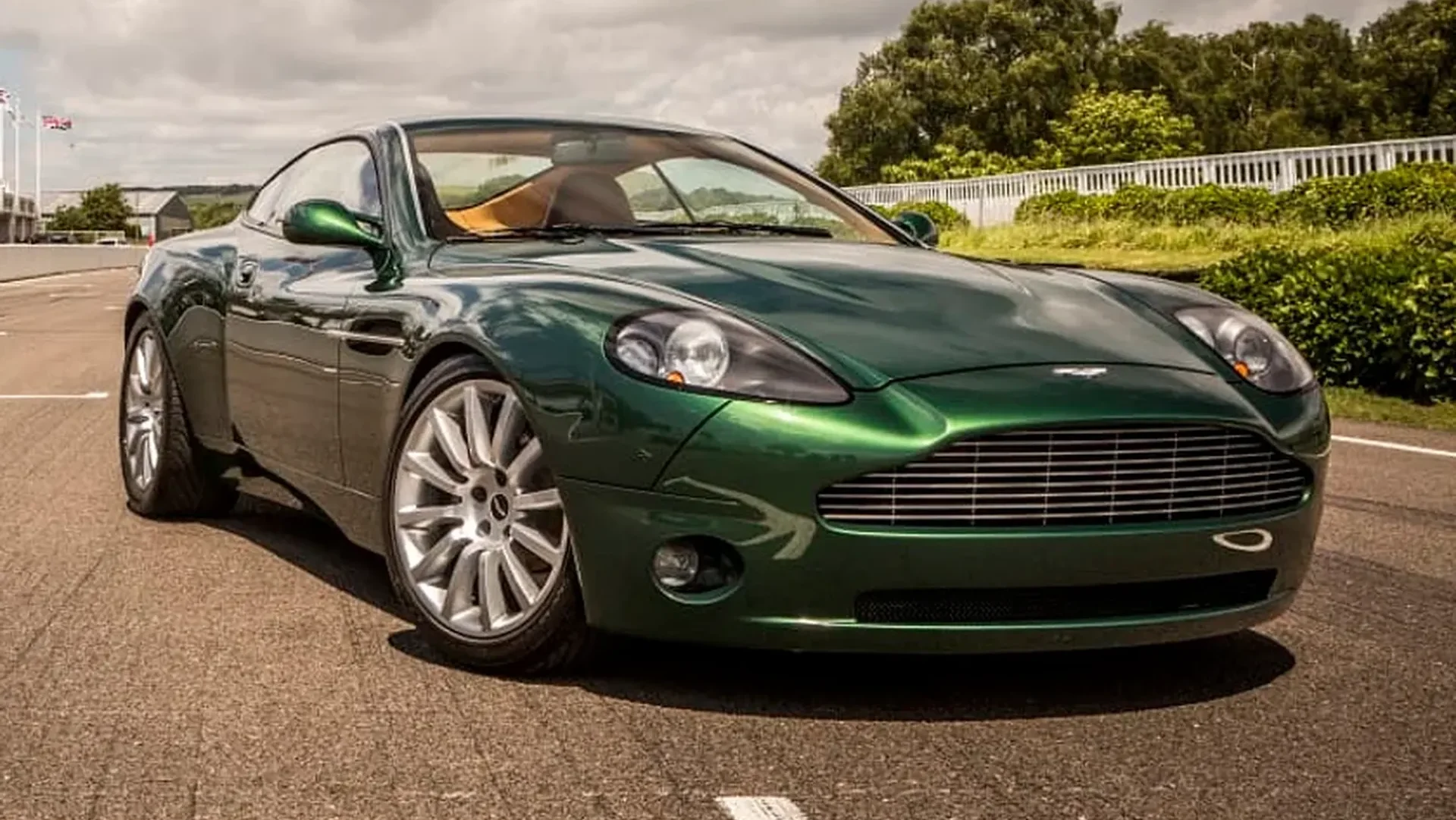 A la venta este Aston Martin único, el superdeportivo del futuro en 1998