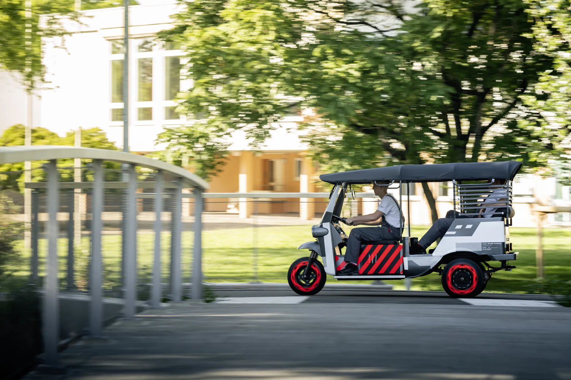 Triciclo eléctrico Audi Nunam
