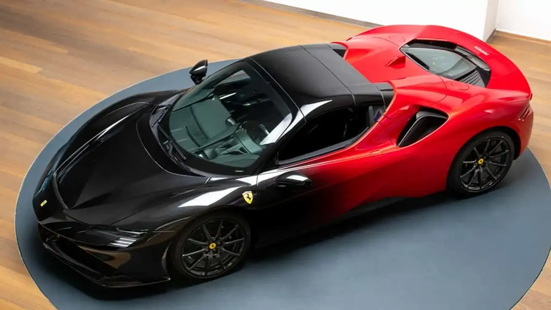 ¿Y si no puedo decidirme entre el rojo y el negro para mi Ferrari SF90 Spider?