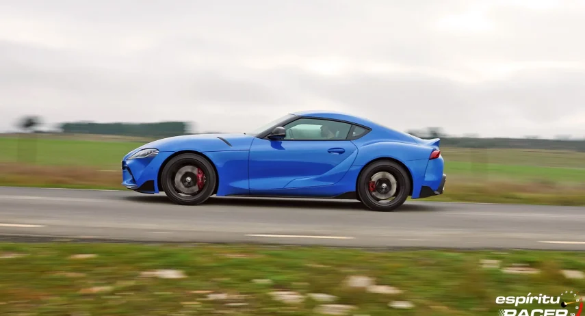 Ford Mustang Mach 1 vs Toyota Supra Jarama dinamicas 01