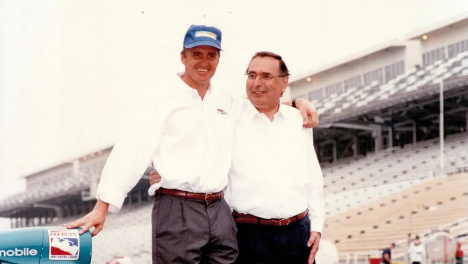 Giampaolo Dallara y Eddie Cheever, ganador en Indianápolis en 1998