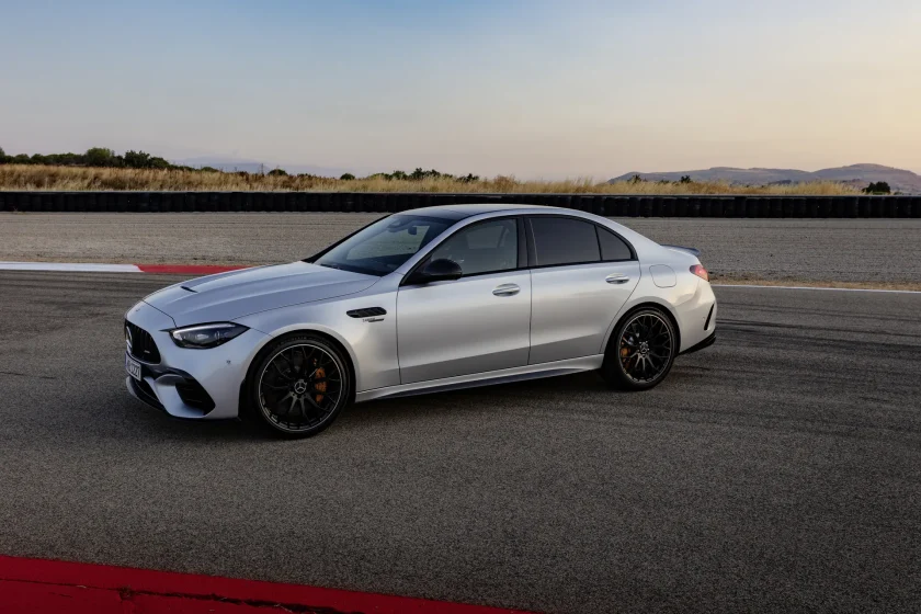 Mercedes AMG C63 S E Performance (2023) 36