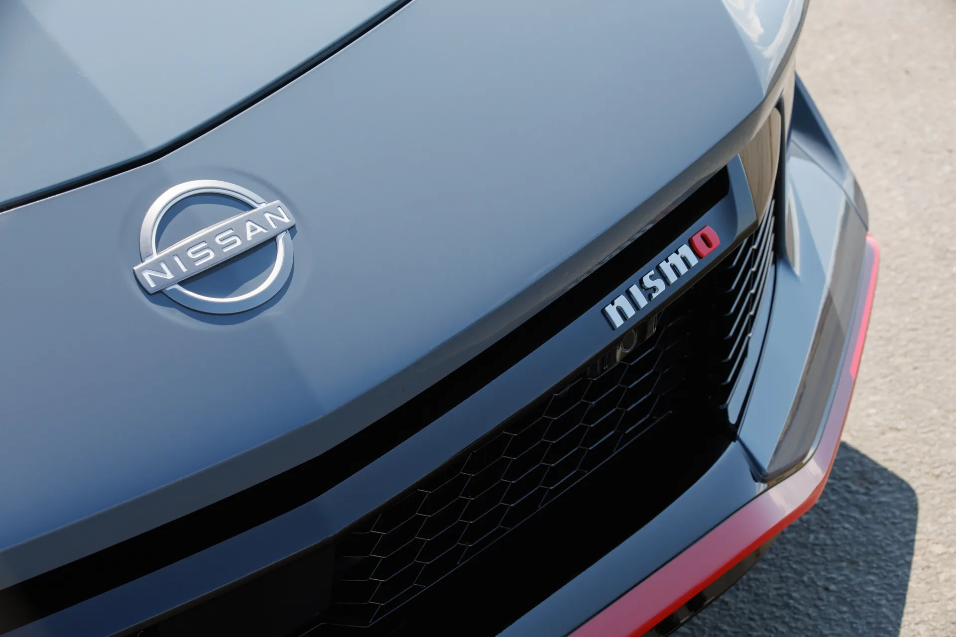 El Nissan Z NISMO podría terminar incluyendo una versión con tres pedales