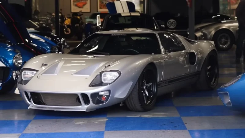 Superformance Ford GT40 1