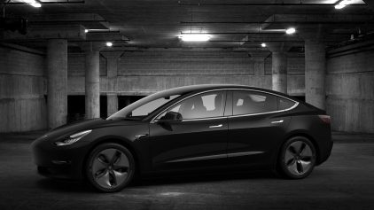 Tesla Model 3 Low Range Garaje