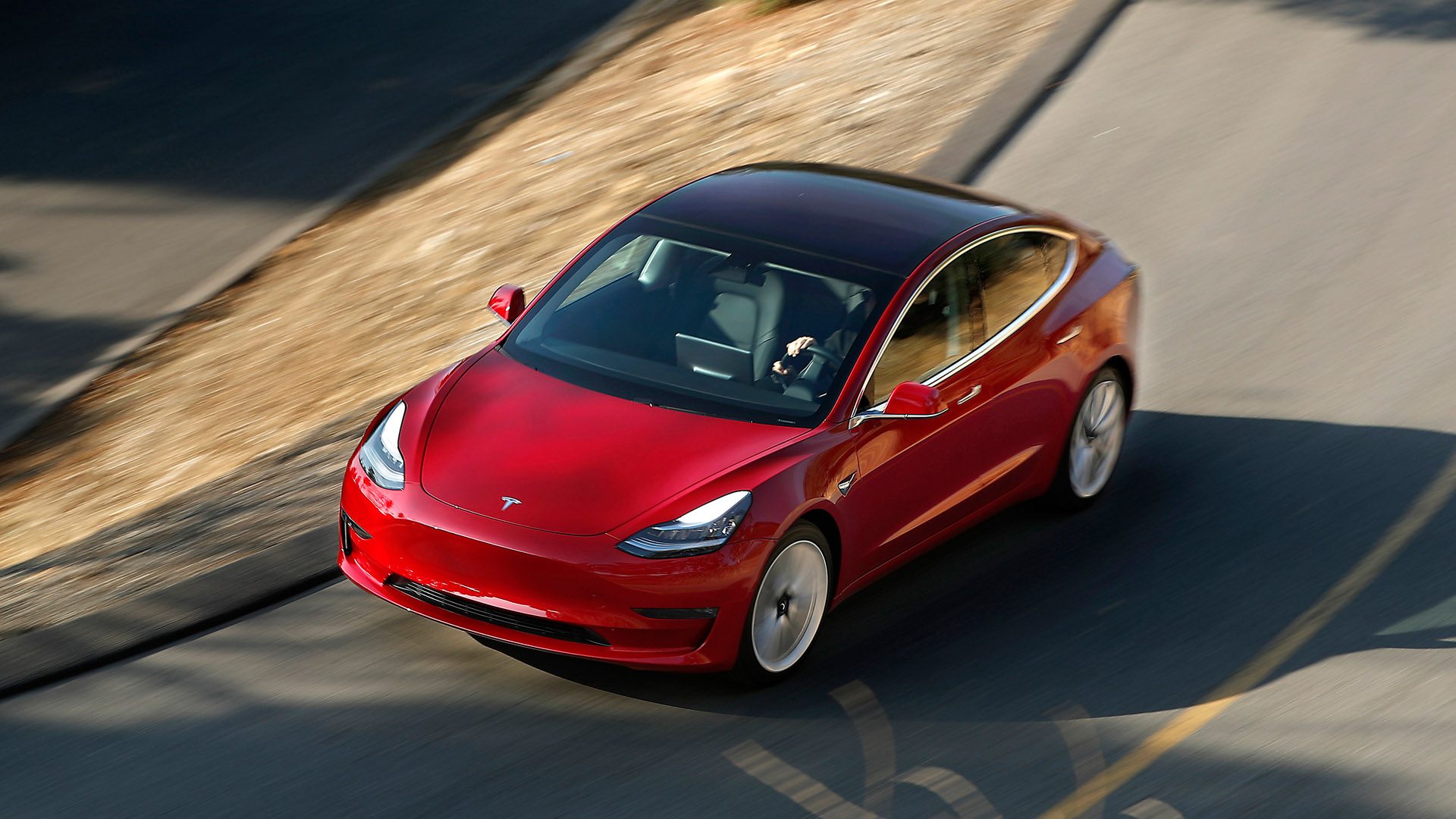 El Tesla Model 3 da la campanada en turismos eléctricos en España