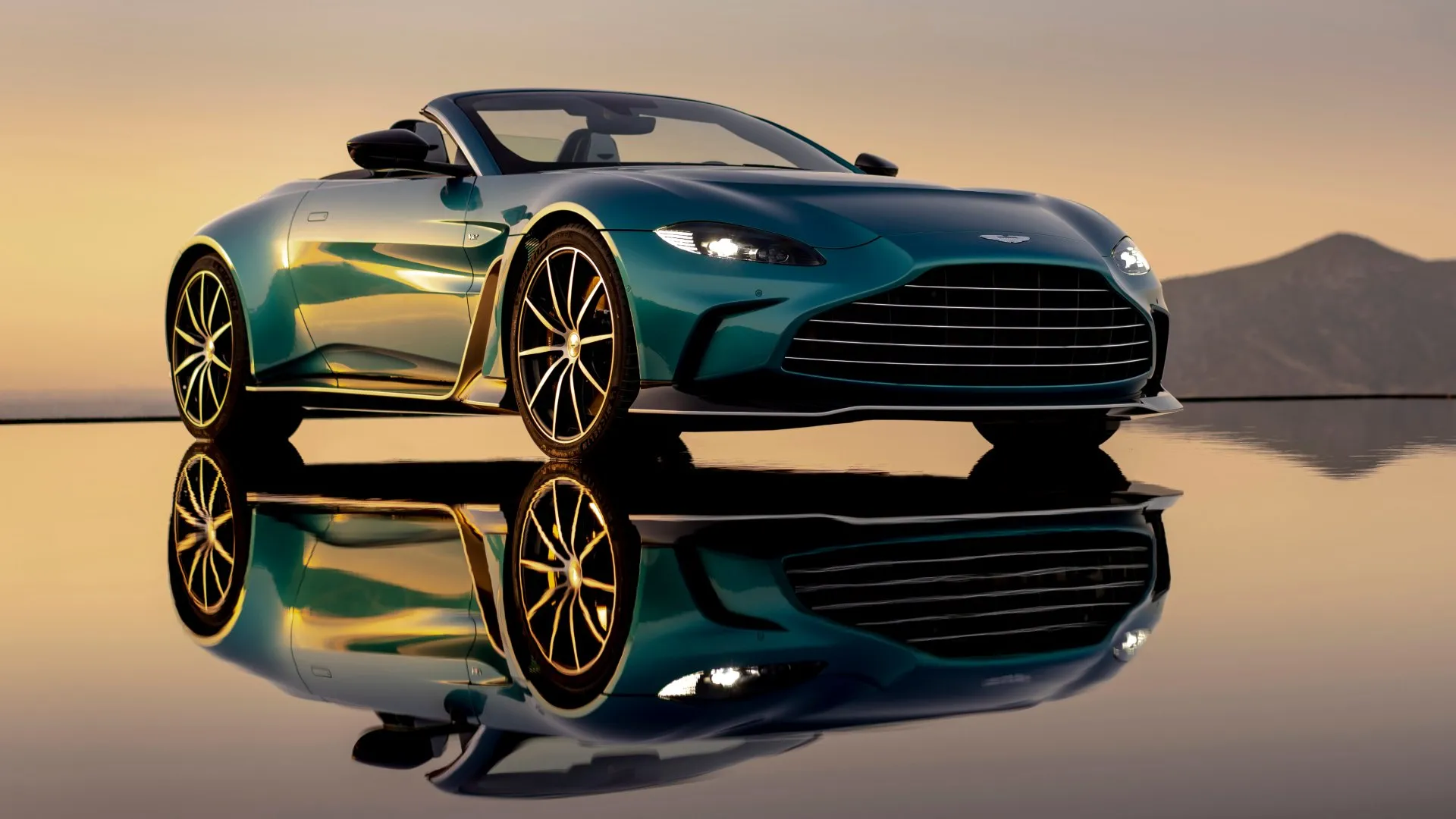 Conocemos al Aston Martin V12 Vantage Roadster, el último de una estirpe
