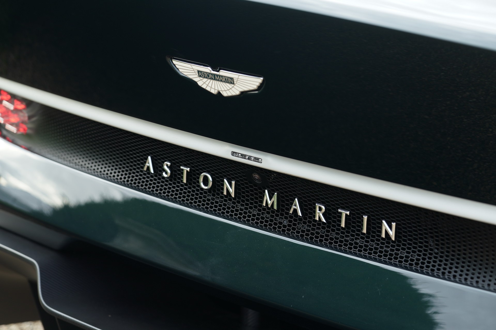 Aston Martin Victor 2020 24