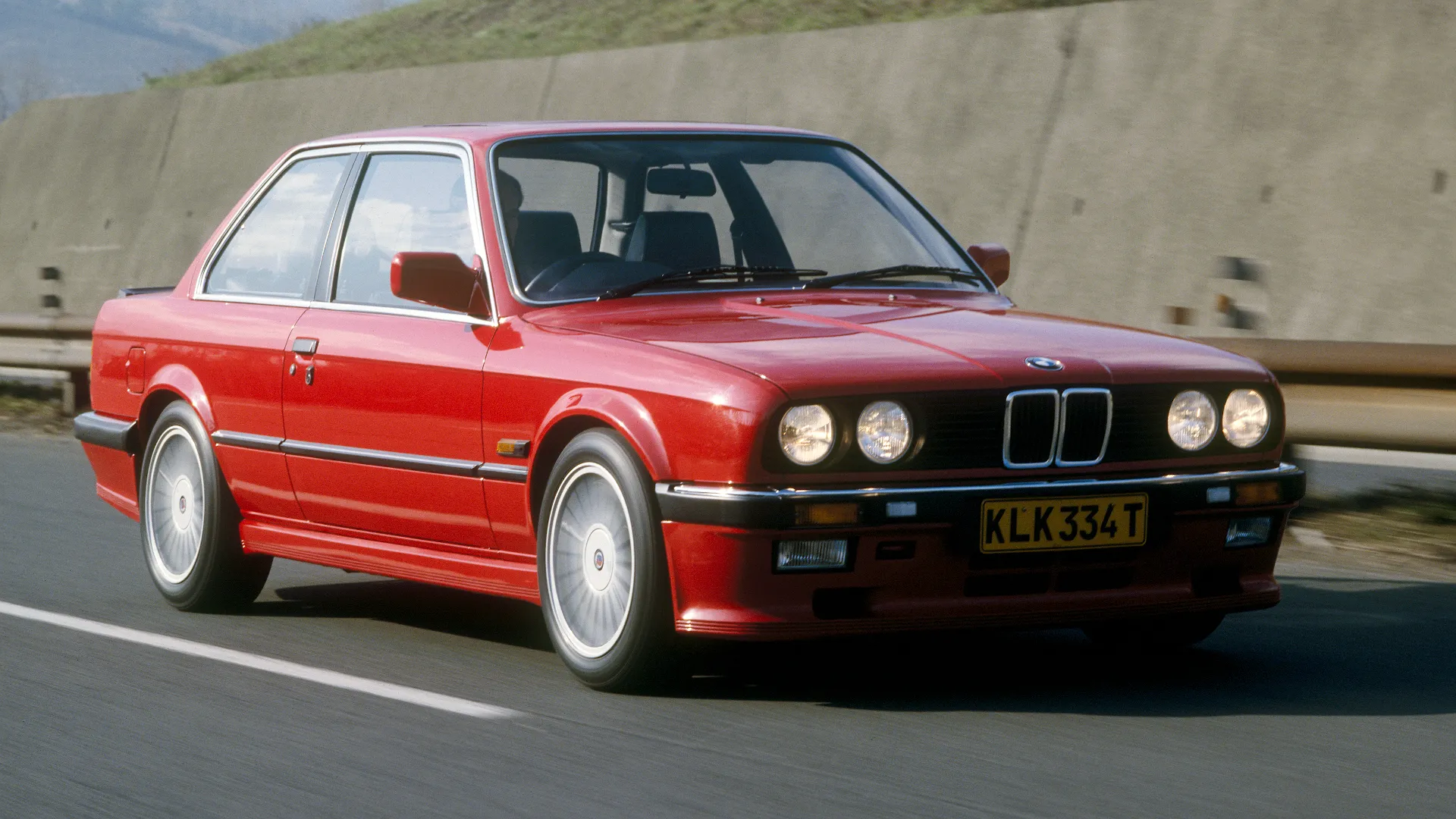 Coche del día: BMW 333i