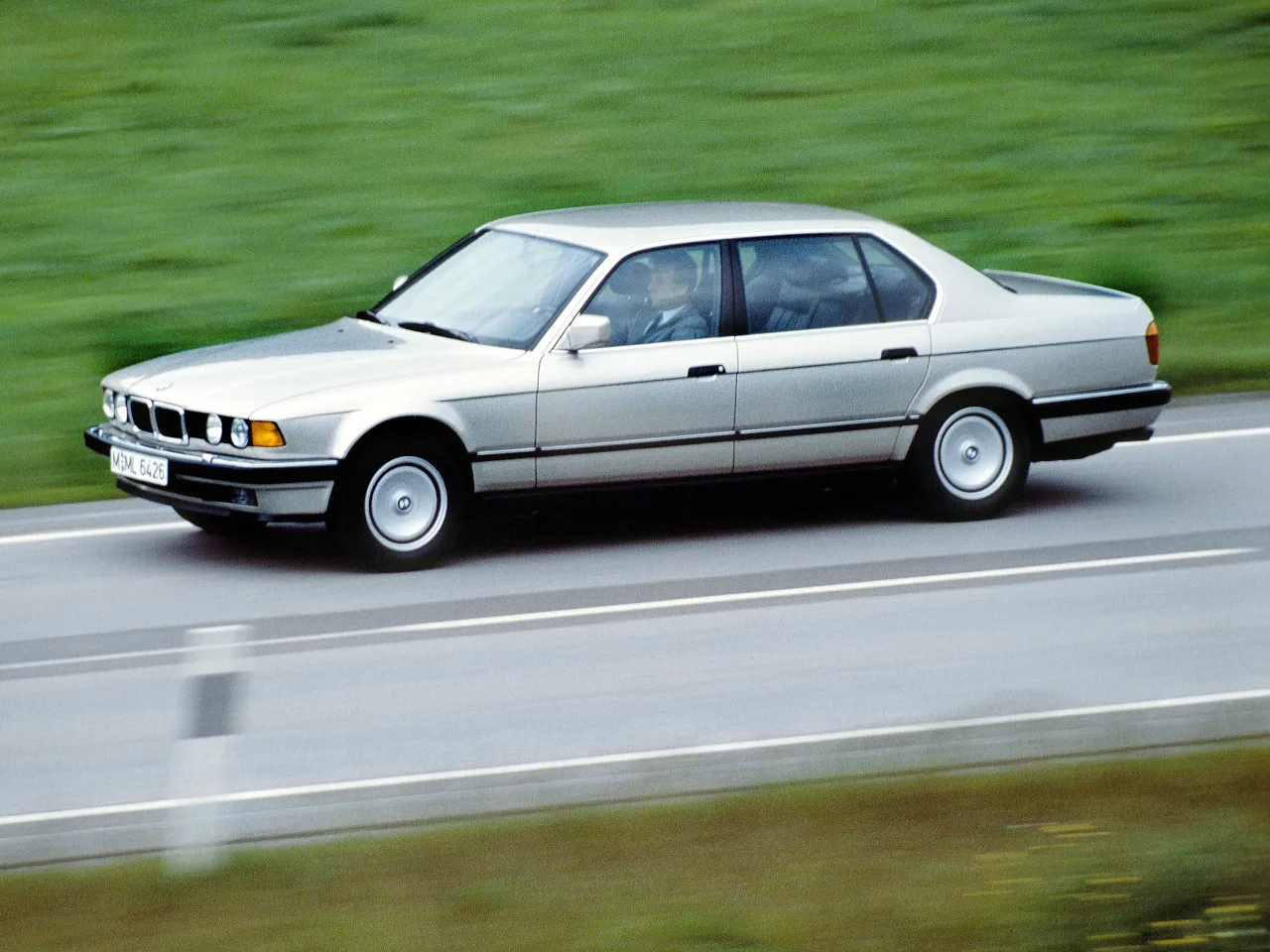 Coche del día: BMW 750iL (E32)