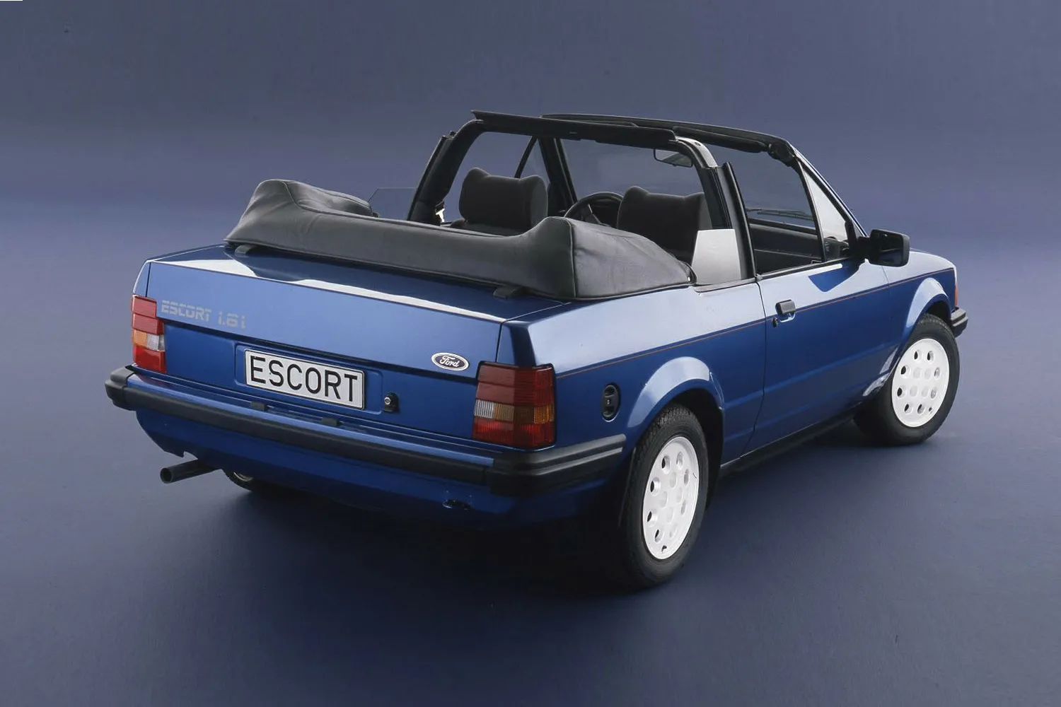 Ford Escort 1 6i Cabriolet (2)