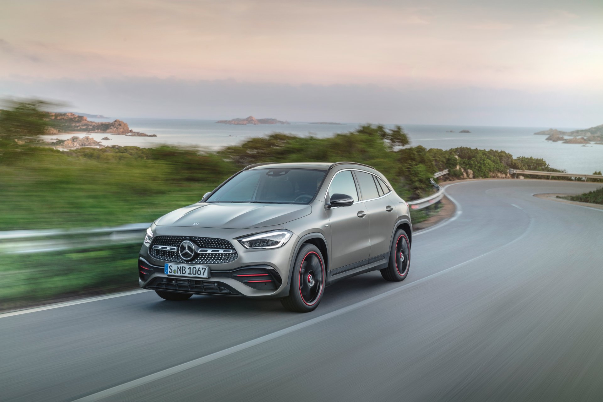 Mercedes-Benz GLA 2020: ahora más SUV y menos turismo