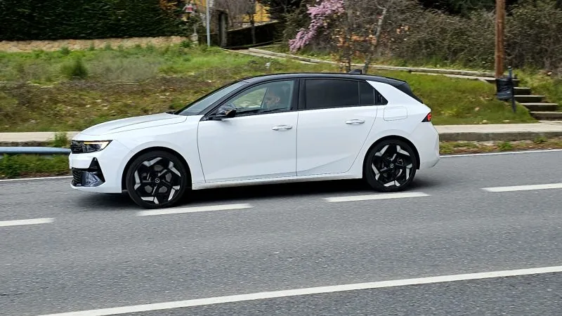 Opel Astra GSe (6)