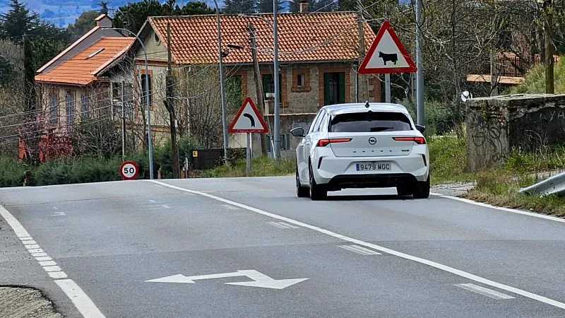 Opel Astra GSe (7)