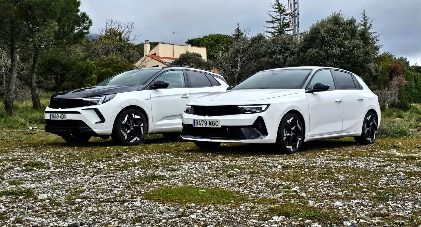 Opel Astra GSe vs Opel Grandland GSe (2)