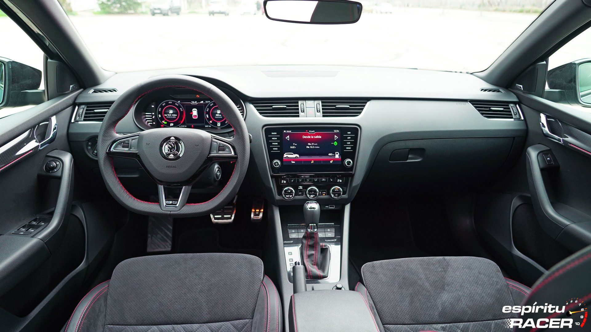 Skoda Octavia Combi RS 2019 interior 05
