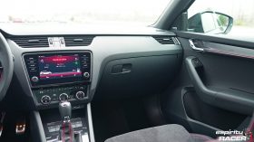 Skoda Octavia Combi RS 2019 interior 10