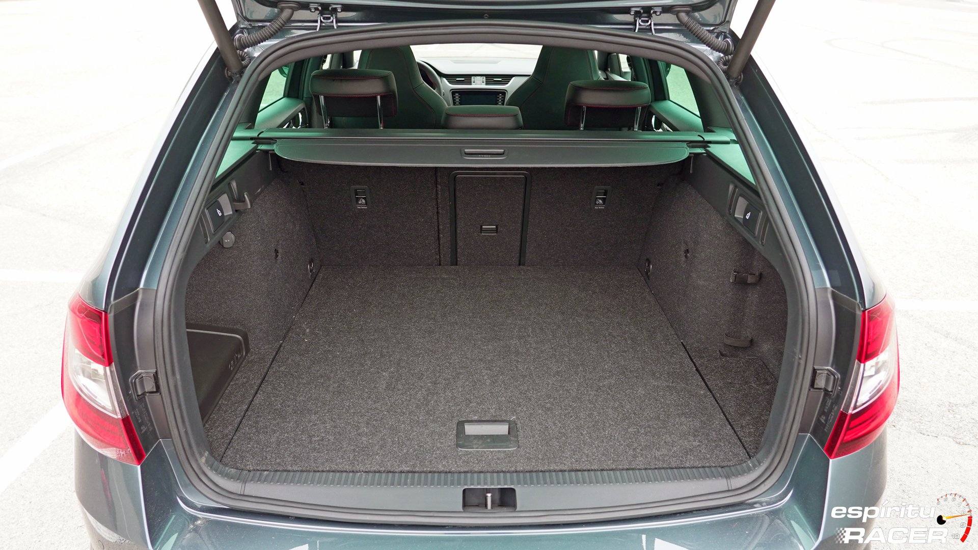 Skoda Octavia Combi RS 2019 interior 24