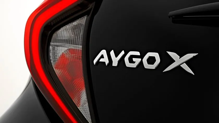 TOYOTA AYGO X (41)