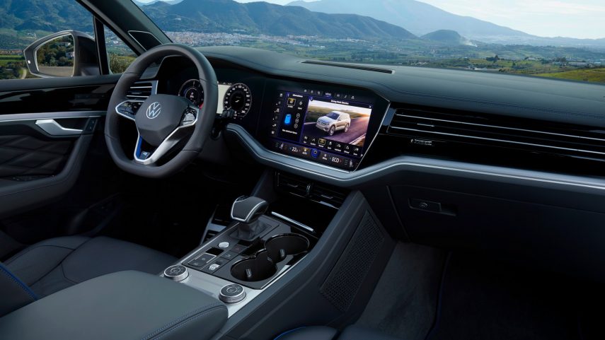 volkswagen touareg r plug in hybrid (42)
