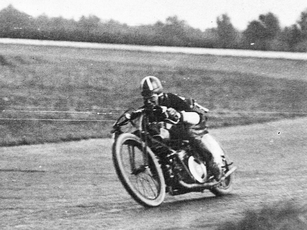 Achille Varzi con Moto Guzzi