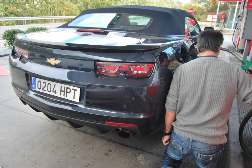 Repostaje Camaro