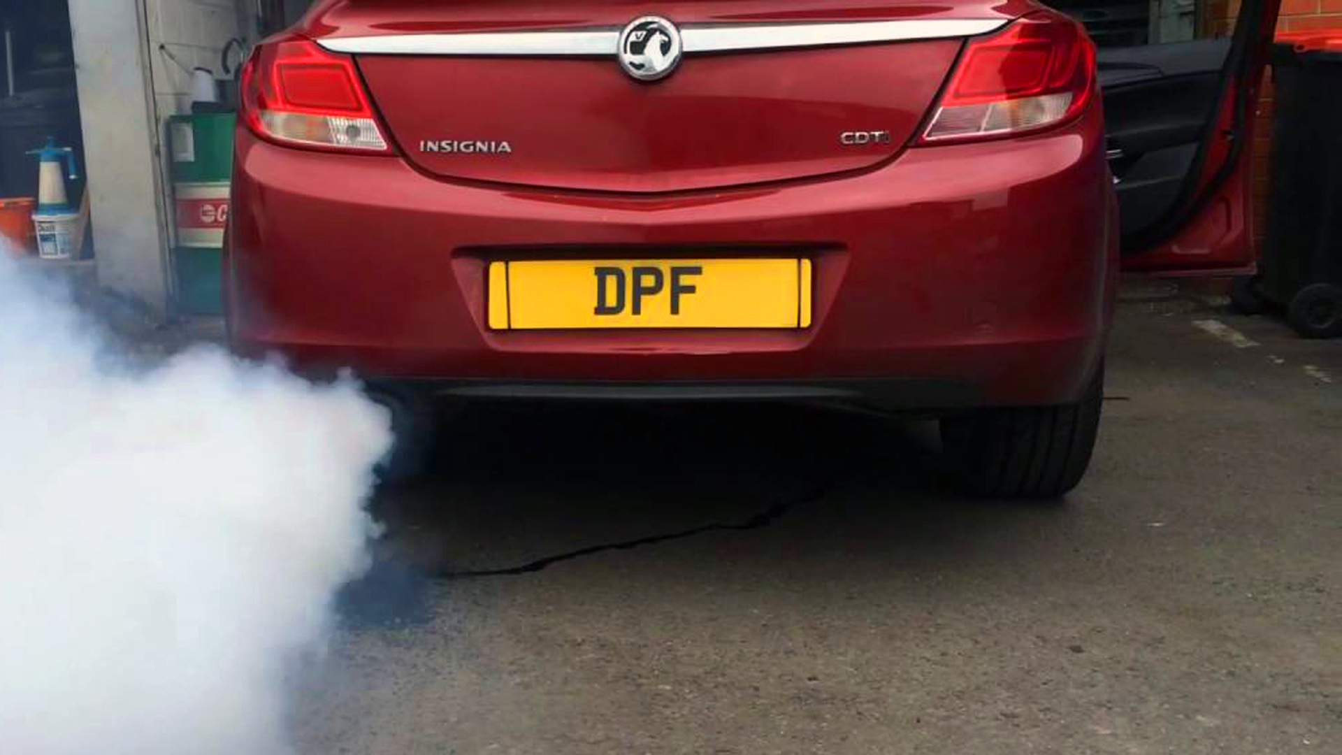 Opel Insignia Diesel Humo