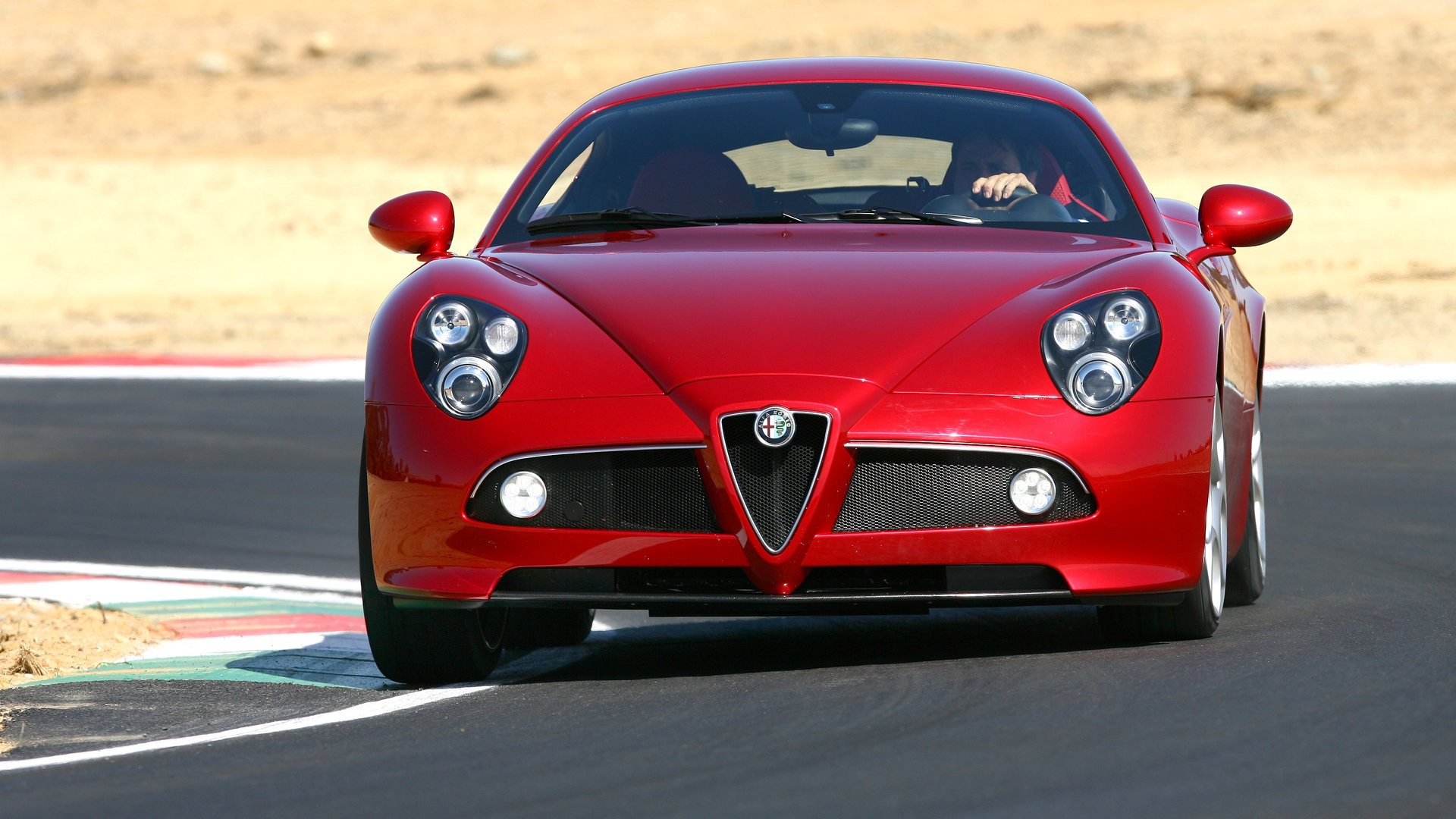 Alfa Romeo 8C Competizione 3