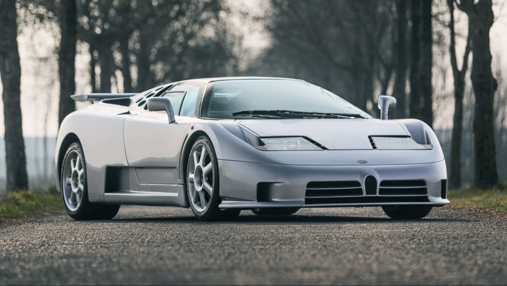 El último Bugatti EB110 SS construido puede ser tuyo
