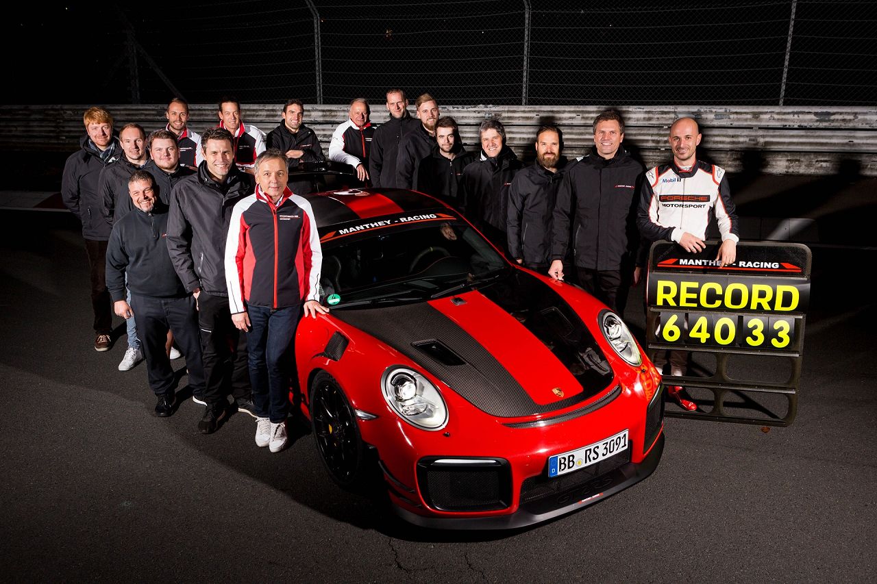 Porsche 911 GT2 RS MR Record Nurburgring