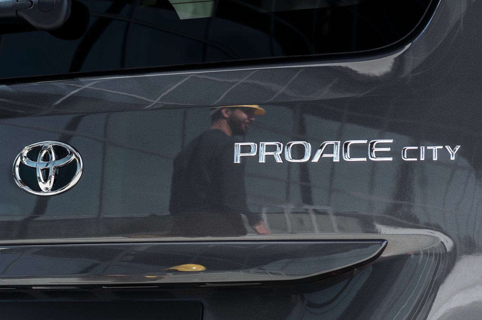 Toyota Proace City, así se llamará la nuevo “furgo” hecha en Vigo