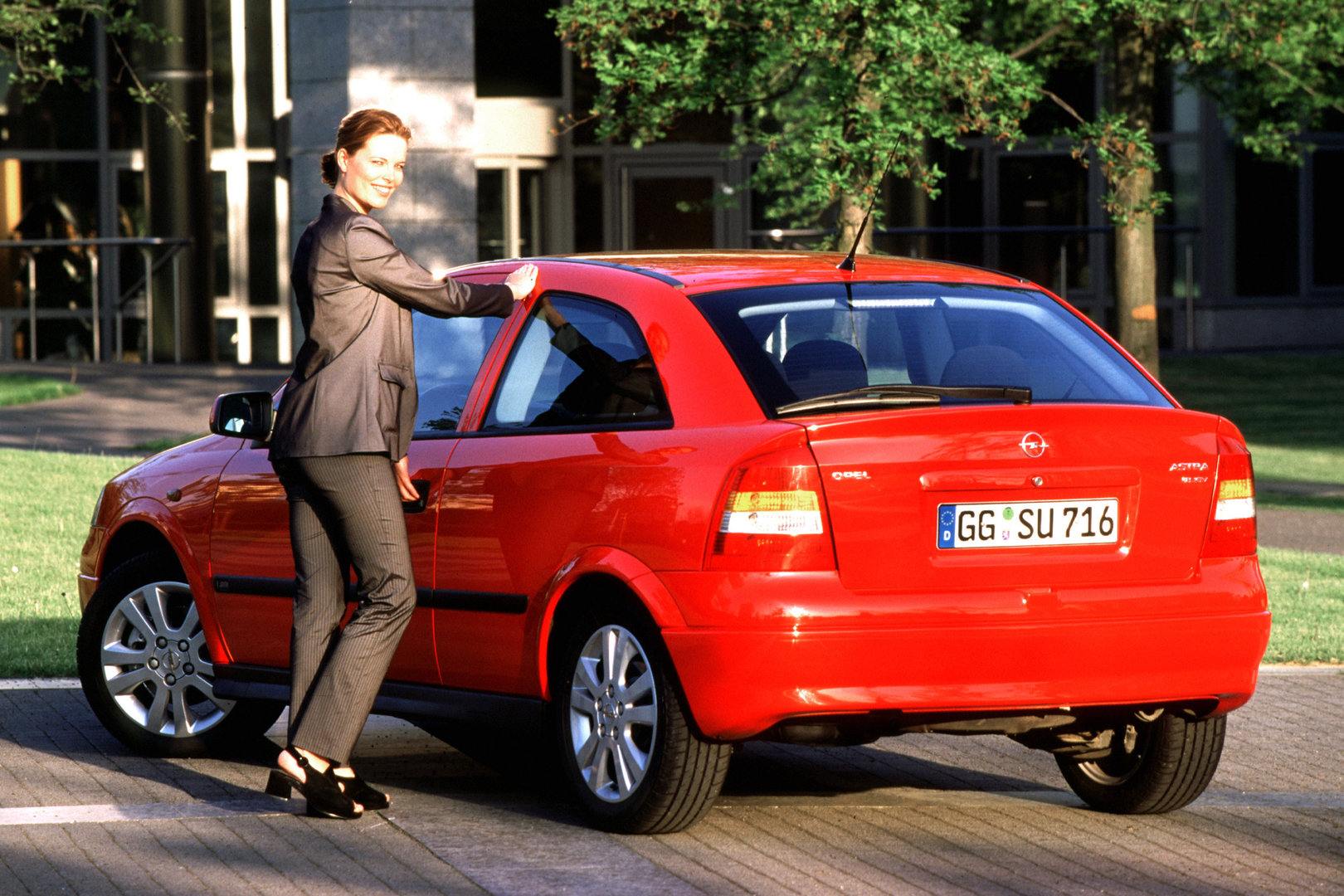 Opel Astra 3p Dti 16v Sport 2