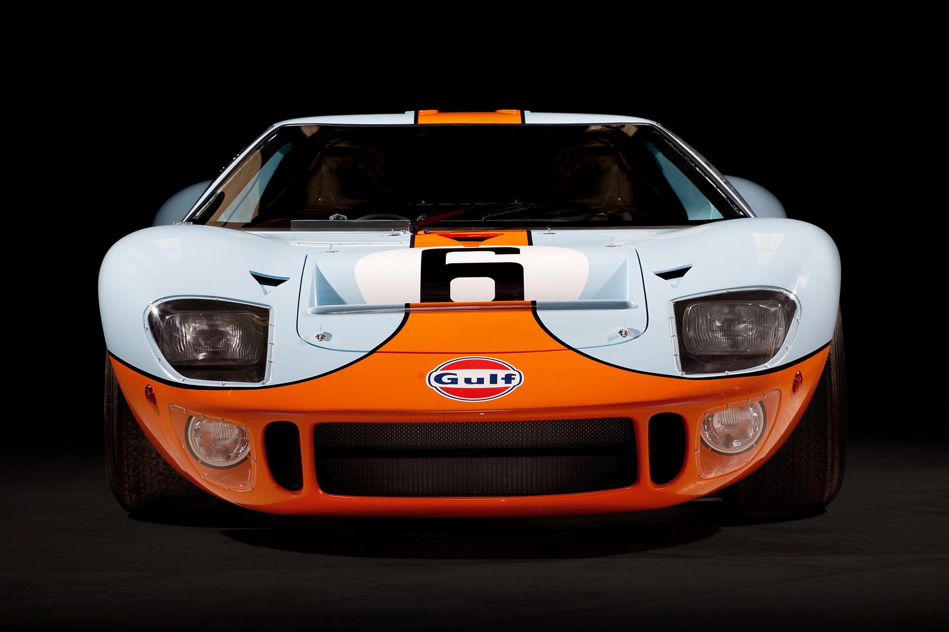 Si quieres un Ford GT40 idéntico al que venció en Le Mans, es tu oportunidad