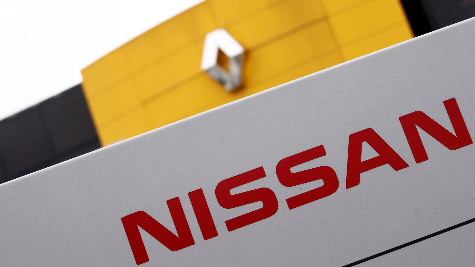 Renault podría deshacerse de parte de su participación con Nissan