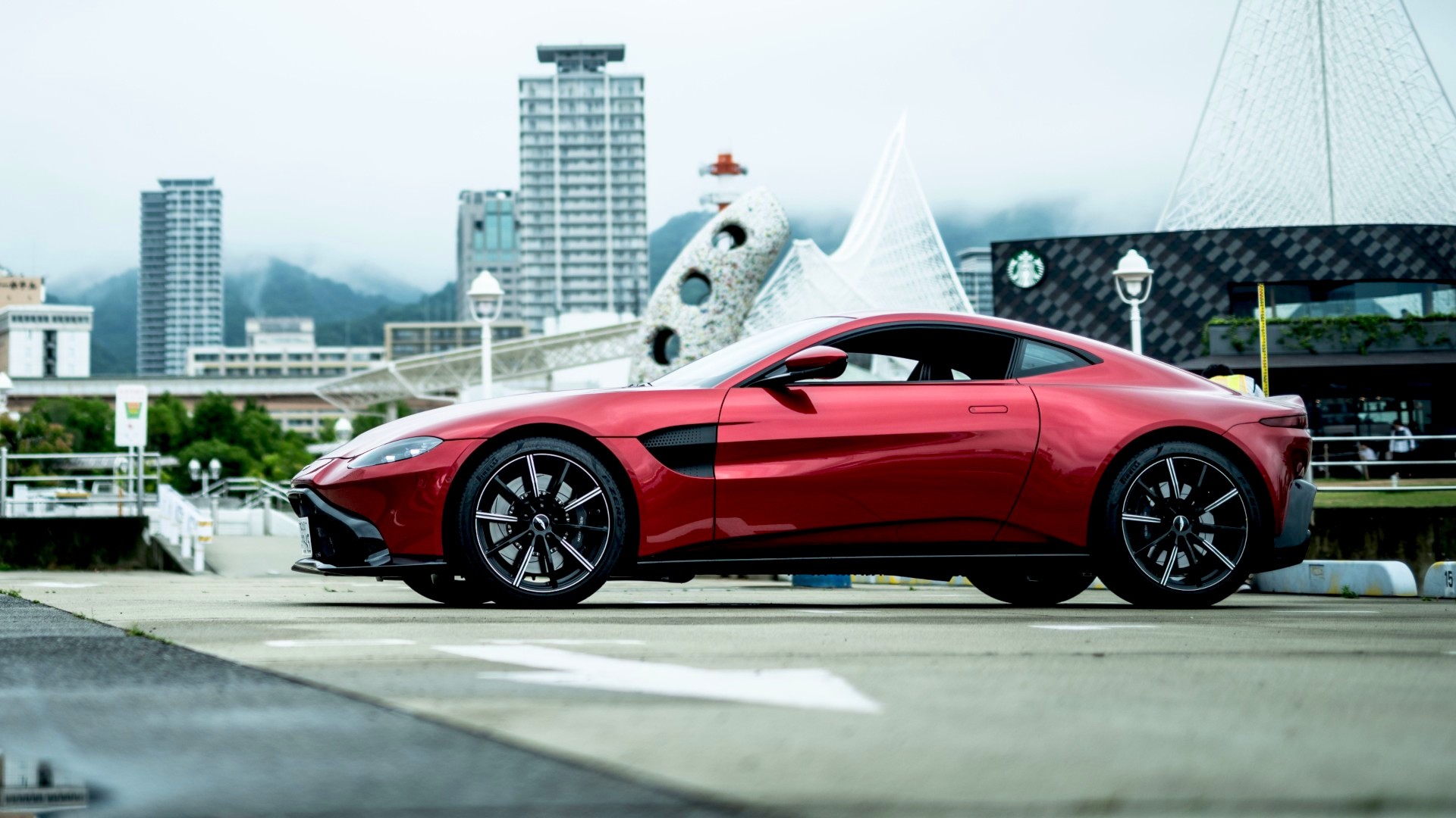 Aston Martin podría quedarse sin dinero antes de lanzar el DBX
