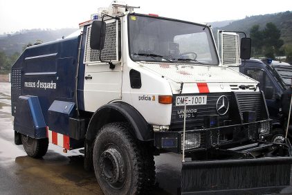 Camion antidisturbios Mossos