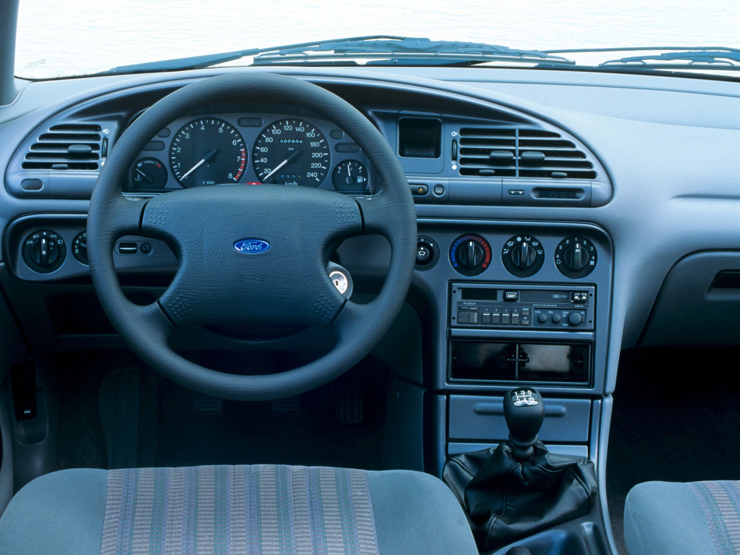 Ford Mondeo CLX interior
