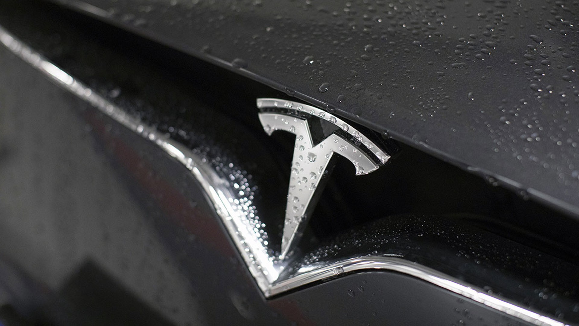 Tesla sigue descontrolada en bolsa y toca los 770 dólares