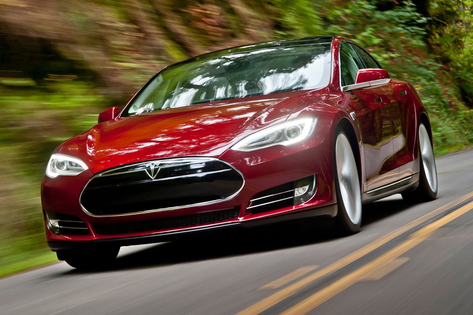 Tesla niega que sus coches se aceleren solos