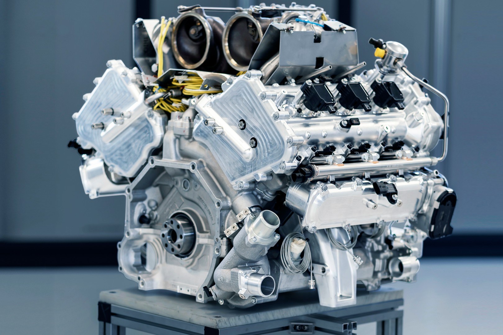 Aston Martin ya tiene en desarrollo su V6 híbrido biturbo, el TM01