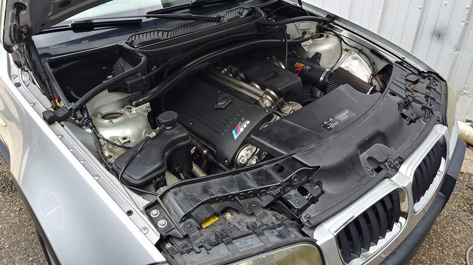 “Sleeper” a la vista: este BMW X3 tiene el motor S54 del M3 (E46)