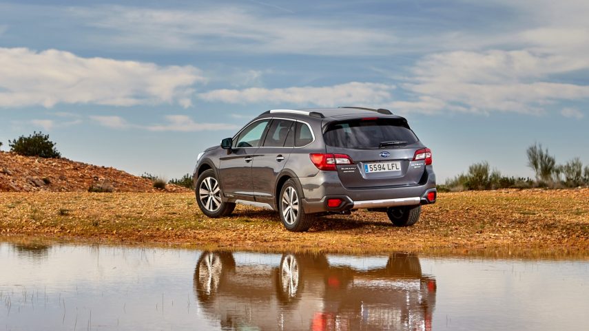 Subaru Outback Silver Edition (26)