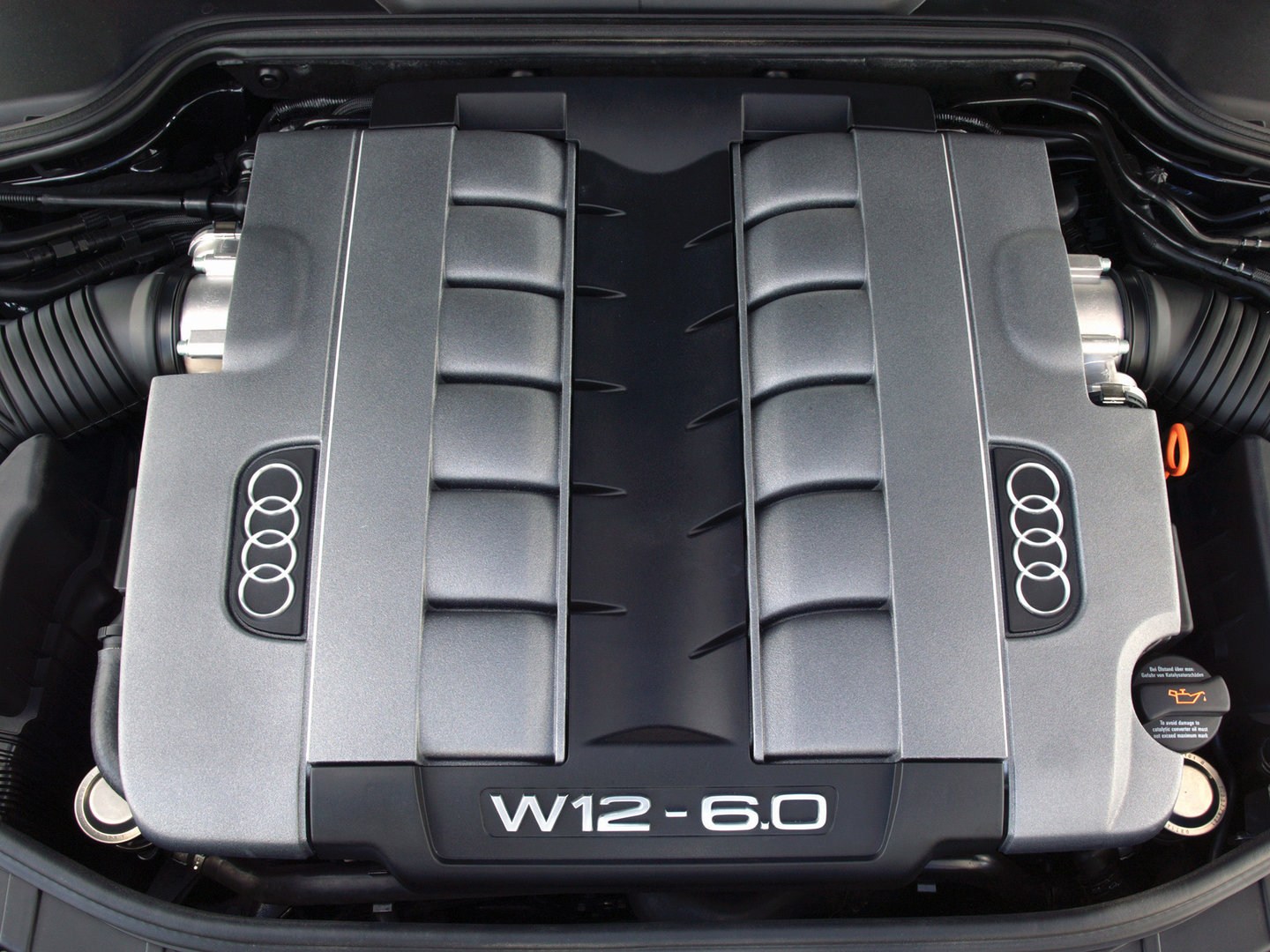 Audi A8 L 60 W12 quattro motor