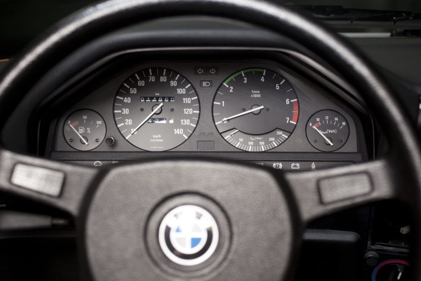 BMW 325iX Coupe Electric 6