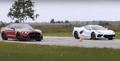2020 Ford Mustang Shelby GT500 vs 2020 Corvette C8 Drag Race