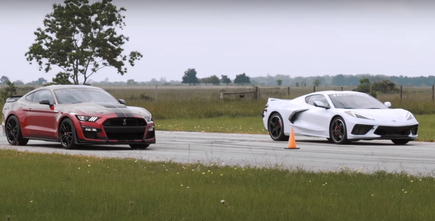 Los nuevos Corvette (C8) y Shelby GT500 se enfrentan en línea recta