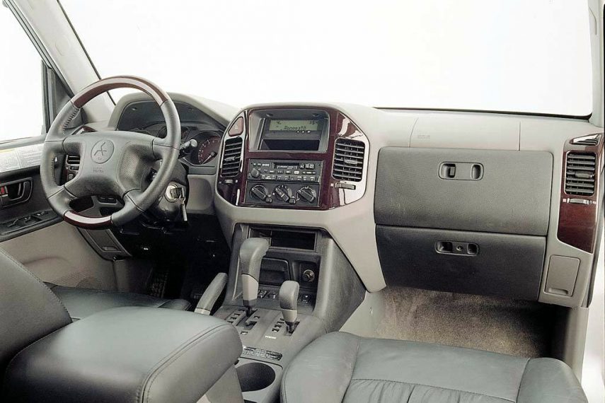 Mitsubishi Montero V6 3p 2000 3