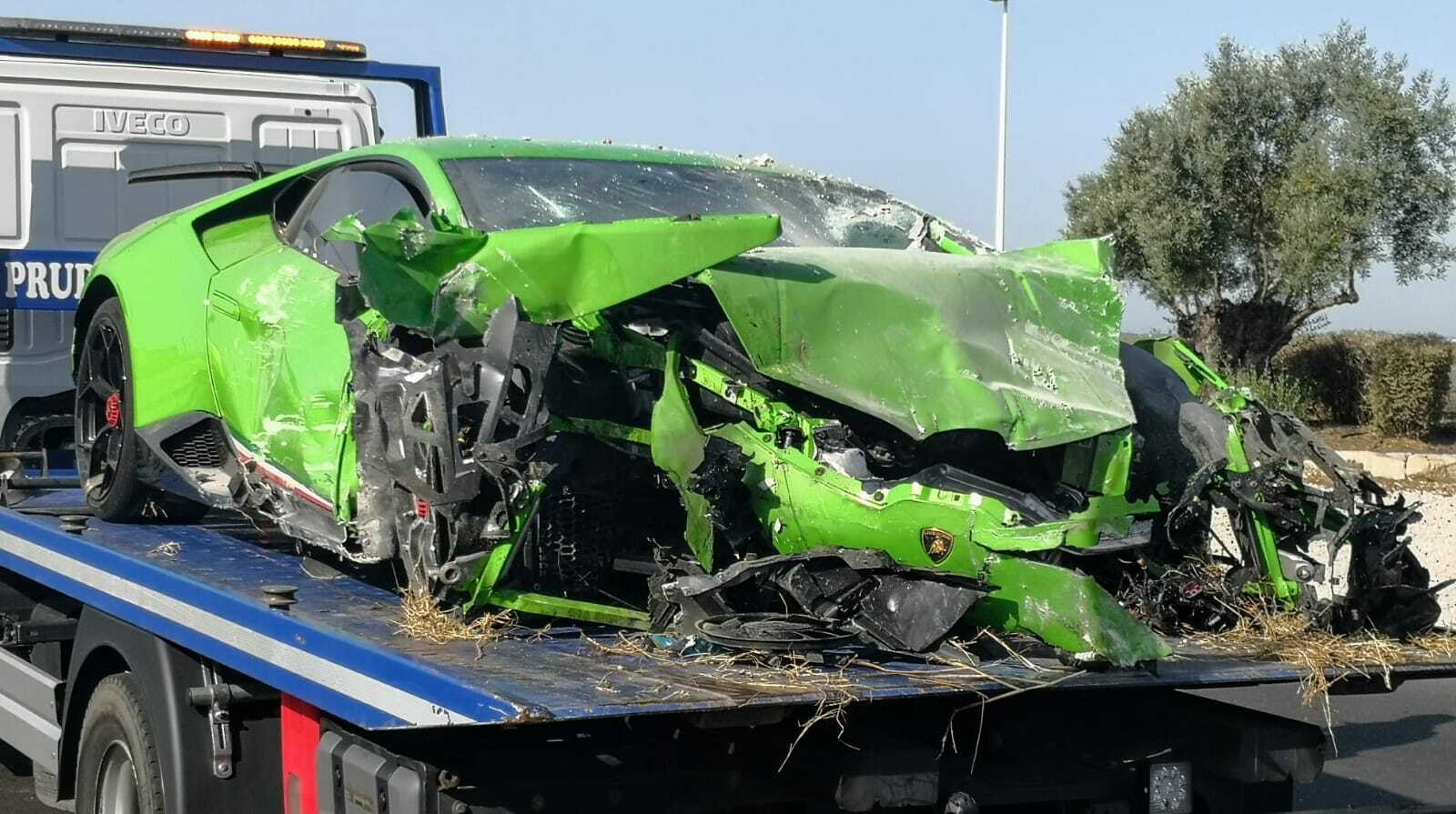 Dos chicos siniestraron un Lamborghini Huracán Performante en Huelva