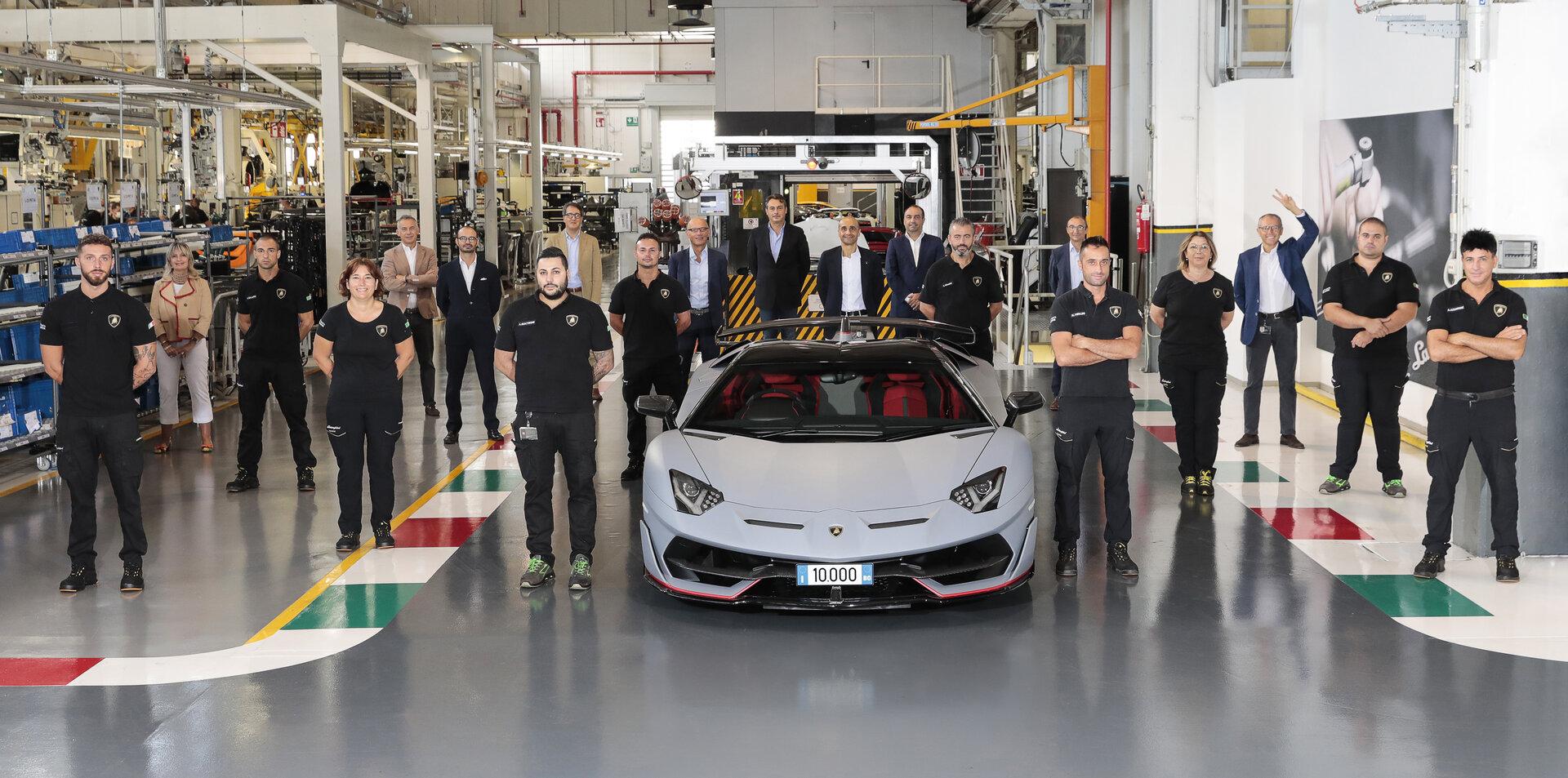 Lamborghini celebra los 10.000 Aventador fabricados en menos de 10 años